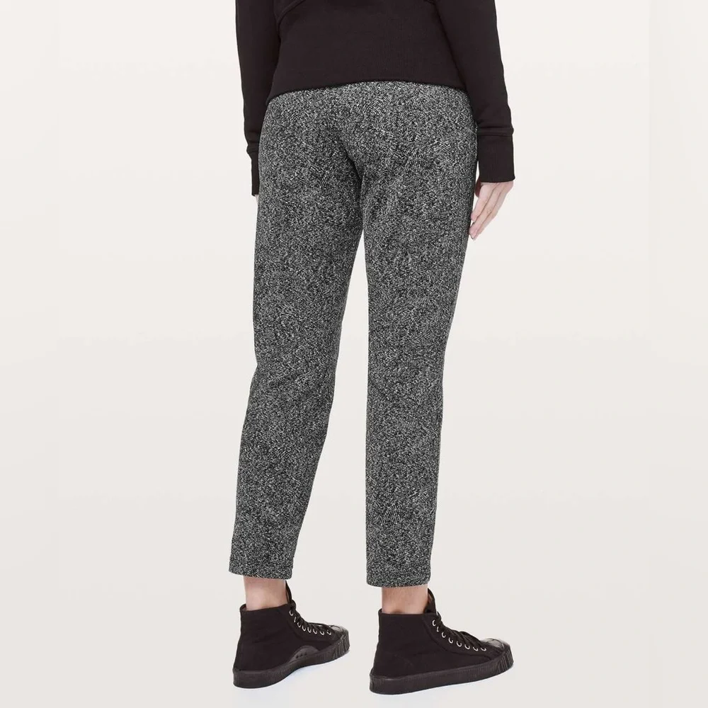 Lululemon On The Fly Pant 28